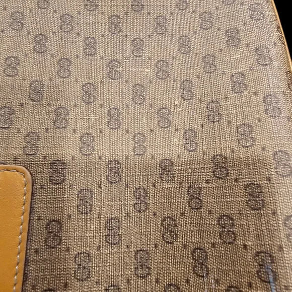 GUCCI Micro GG Supreme Vintage Shoulder Bag - Picture 5 of 8